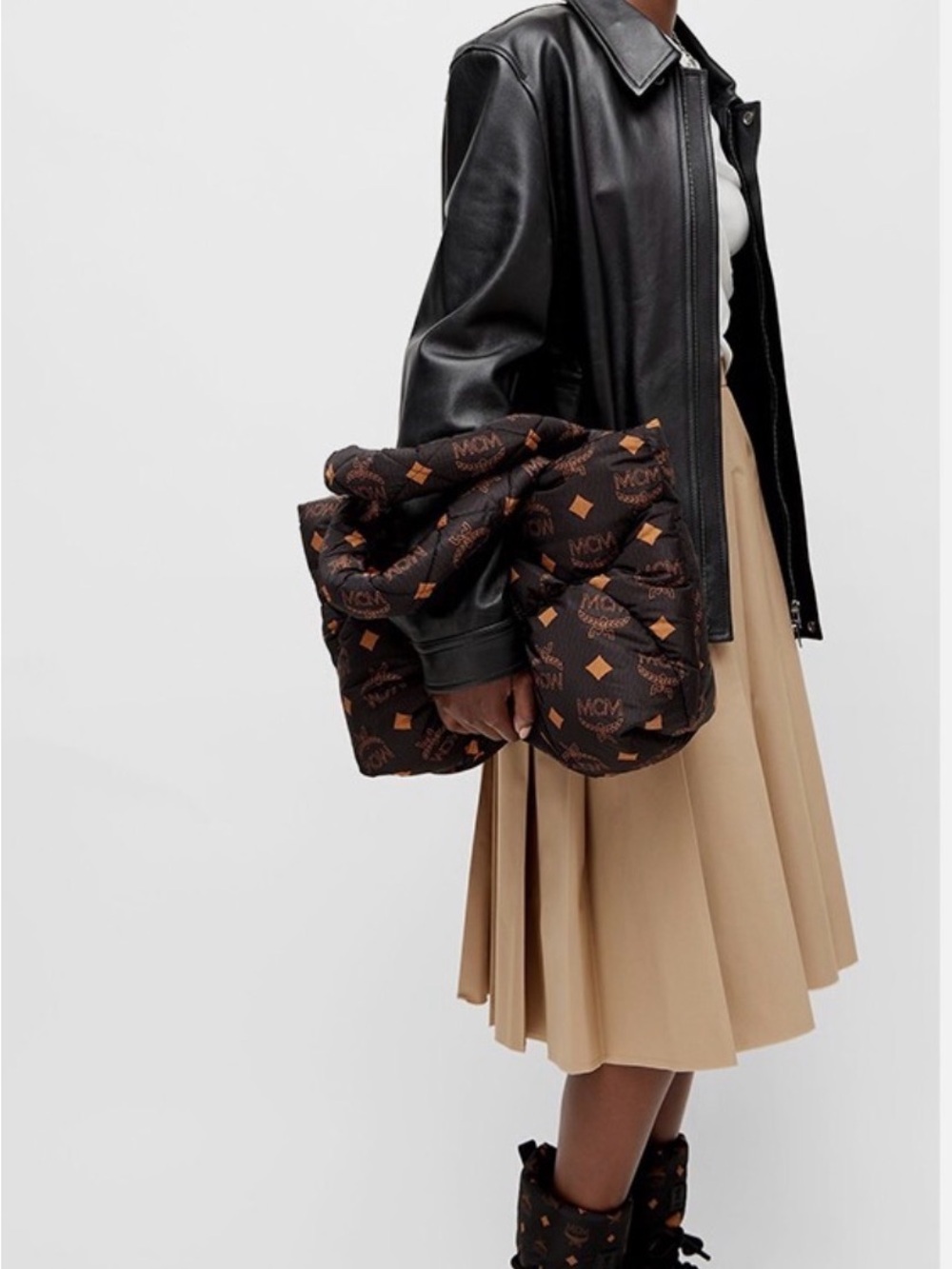 MCM Black & Cognac Logo Quilted Puffer Tote - Picture 11 of 13